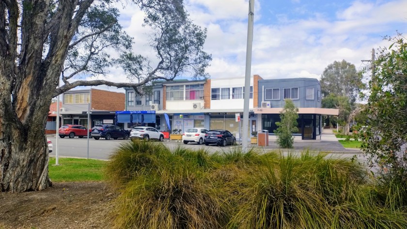 Cave Road shopping centre. Photo Cathy Jones 2023